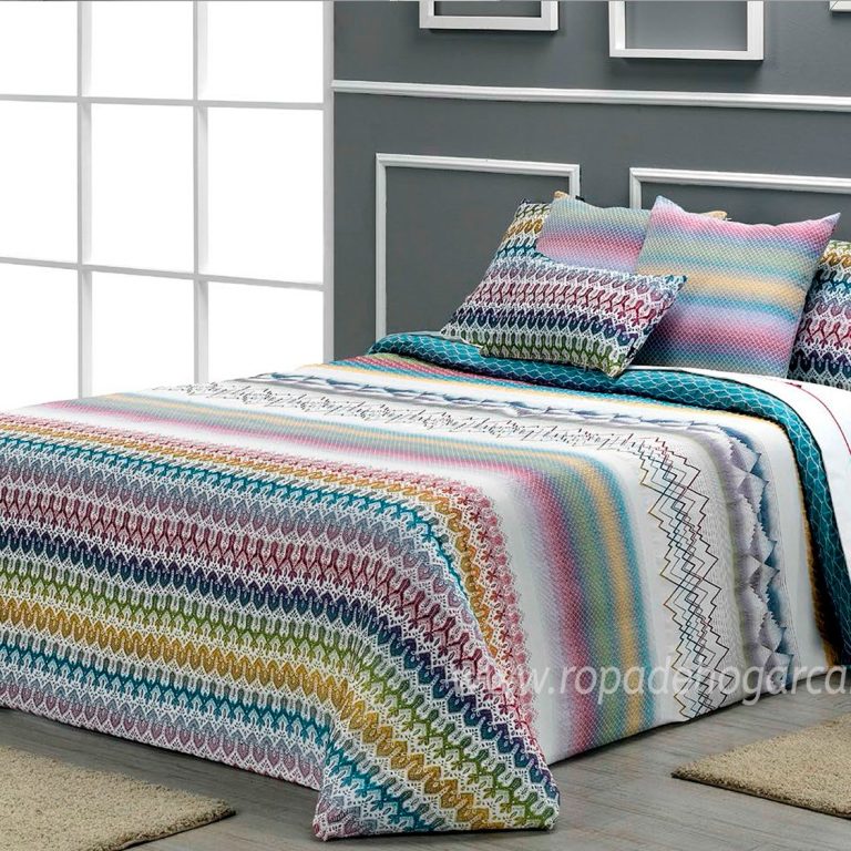 Edredón para cama con tonos azules y grises, almohadas decorativas. tamaño king size  