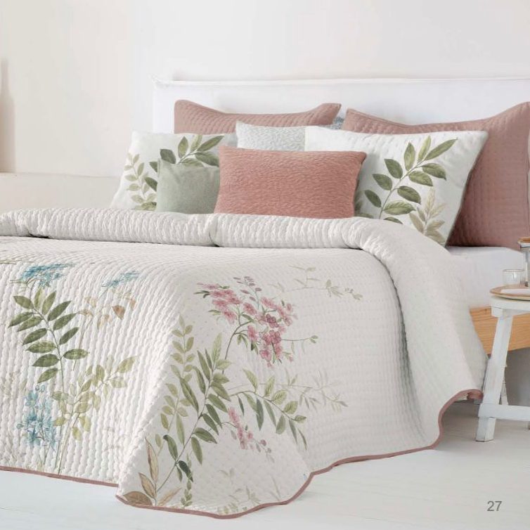 Edredón para cama con tonos azules y grises, almohadas decorativas. tamaño king size  